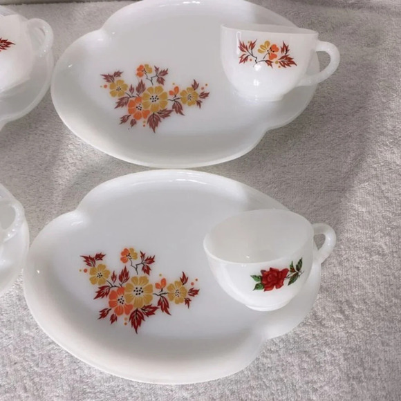 Vintage Federal Milk  Glass Autumn Blossom Tea Cups W Luncheon Plate Sets x4 - Picture 3 of 12